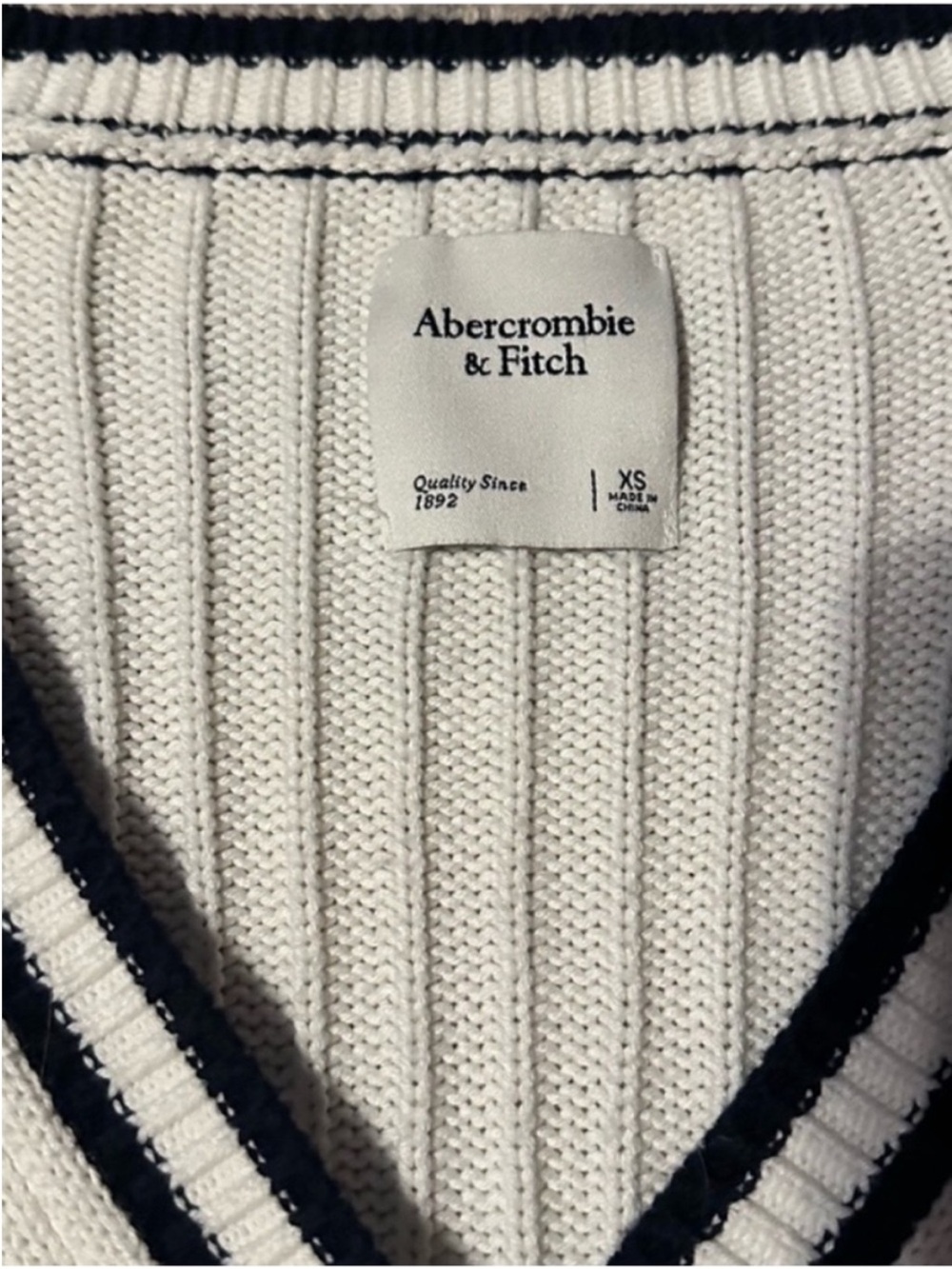 Abercrombie & Fitch White & Navy V-Neck Cardigan | XS - Picture 2 of 2
